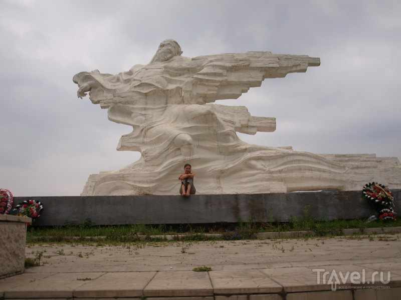 Памятник погибшим в Кармадонском ущелье / Фото из России