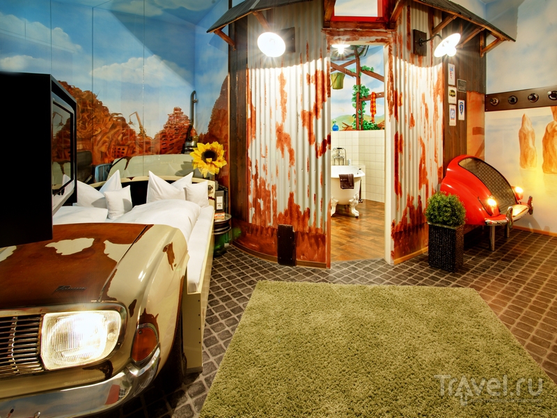 Один из тематических автомобильных номеров V8 Hotel / Германия