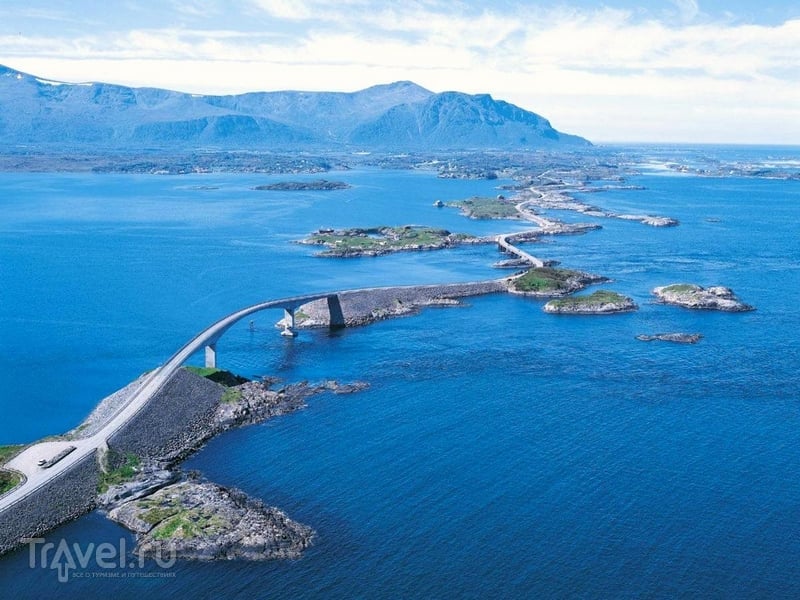Дорога Atlanterhavsveien будто бы перепрыгивает с одного острова на другой, Норвегия / Норвегия
