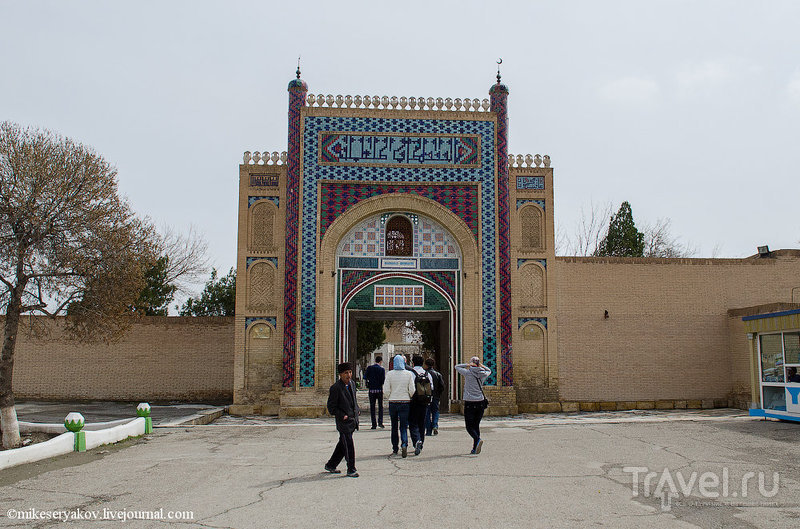 Парадный вход во Дворец Ситораи Мохи Хоса в Бухаре, Узбекистан / Фото из Узбекистана