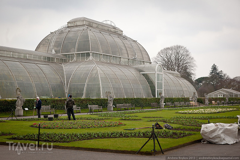 Kew Gardens  ,  /   