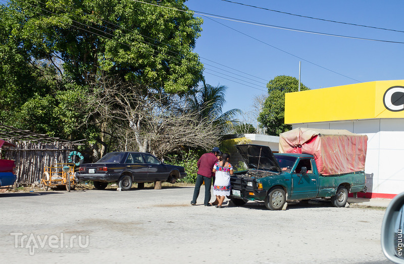Автомобили на дорогах Юкатана / Мексика