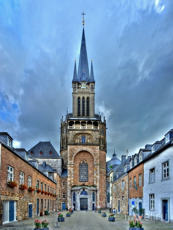 Строительство Ахенского собора началось на рубеже VIII-IX вв., Германия / Германия