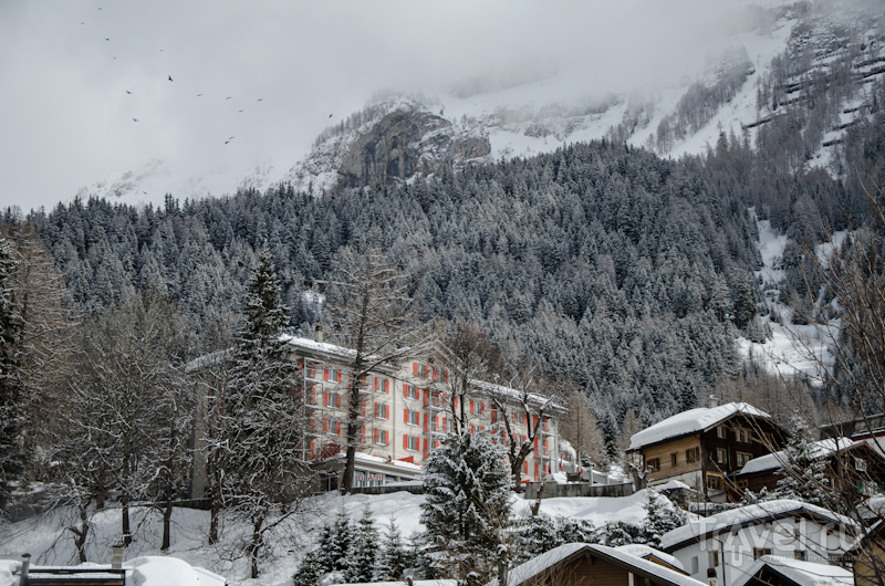 Les Sources Des Alpes возвышается над Лойкербадом / Фото из Швейцарии