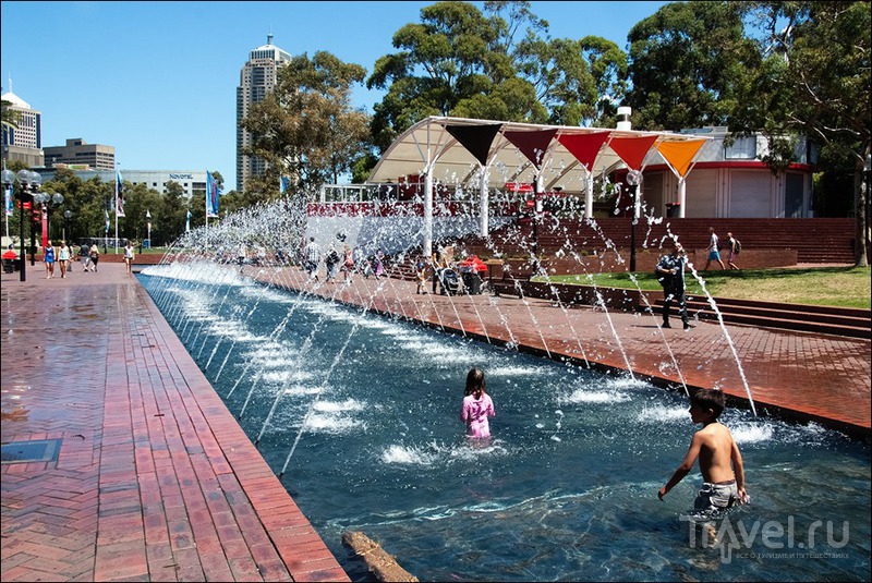 : Darling Harbour,      /   