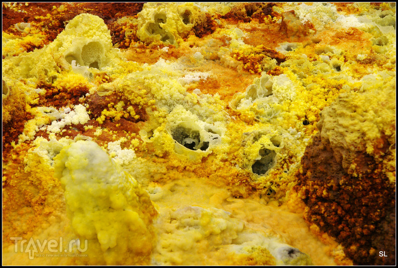 Вулкан Даллол (Dallol). Фумарольные образования / Фото из Эфиопии