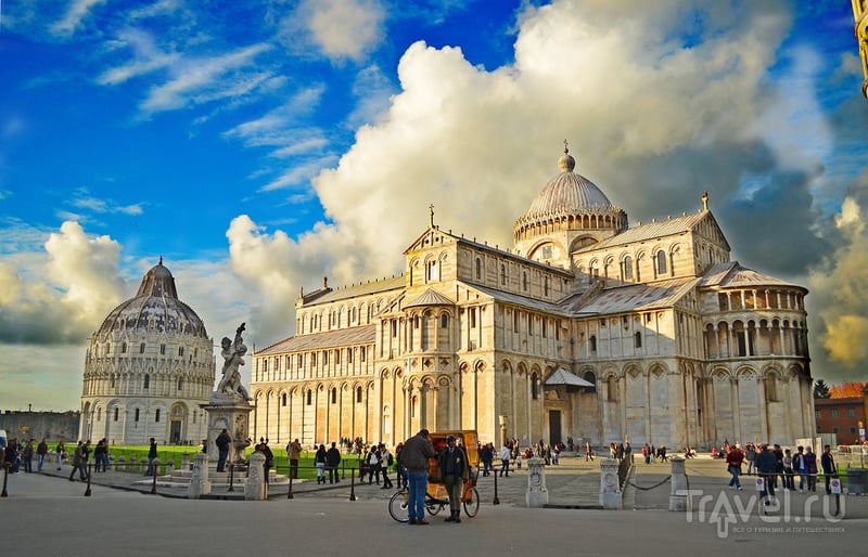 Собор Успения святой Девы Марии Duomo Santa Maria Assunta на Piazza dei Miracoli в Пизе, Италия / Фото из Италии