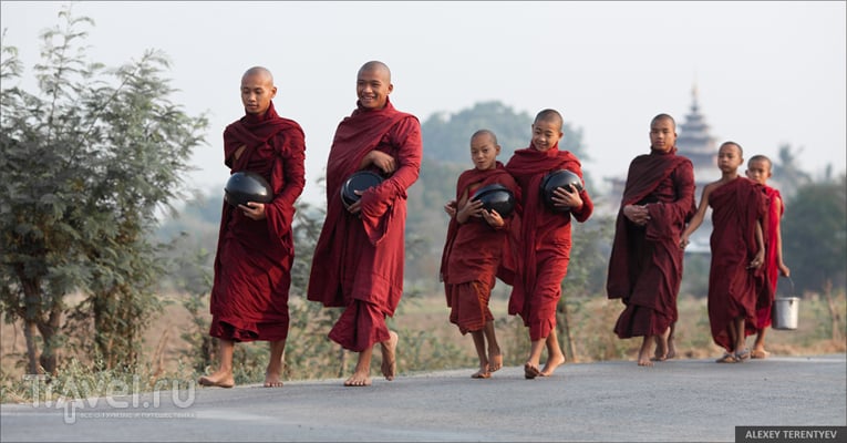 Рассвет над рисовыми полями и кормление монахов / Мьянма