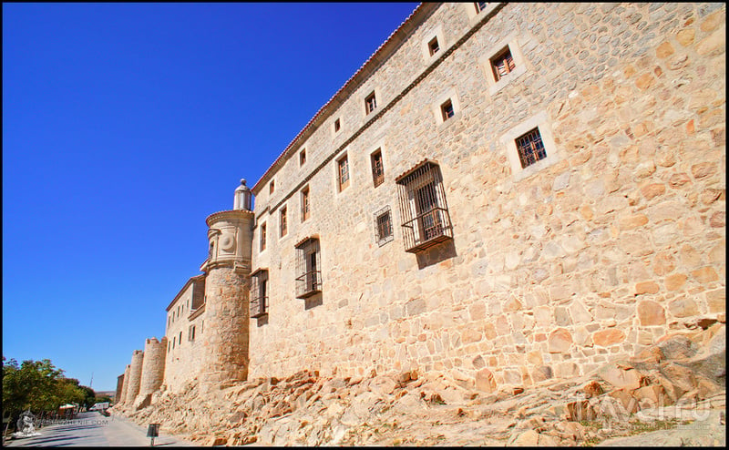 Крепостная стена Авилы / Фото из Испании