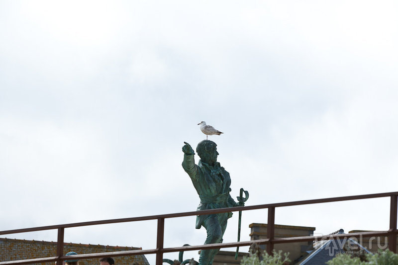 Памятник пирату Сюркуфу в Сен-Мало, Франция / Фото из Франции