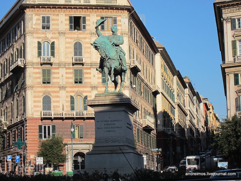 Памятник Виктору Эммануилу II (Vittorio Emanuele II) в Генуе, Италия / Фото из Италии