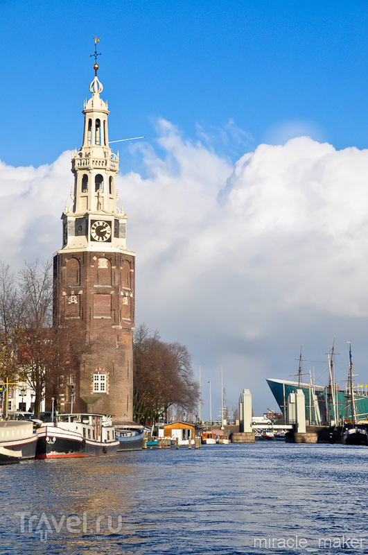 Башня Монтелбансторен (Montelbaanstoren) в Амстердаме, Нидерланды / Фото из Нидерландов