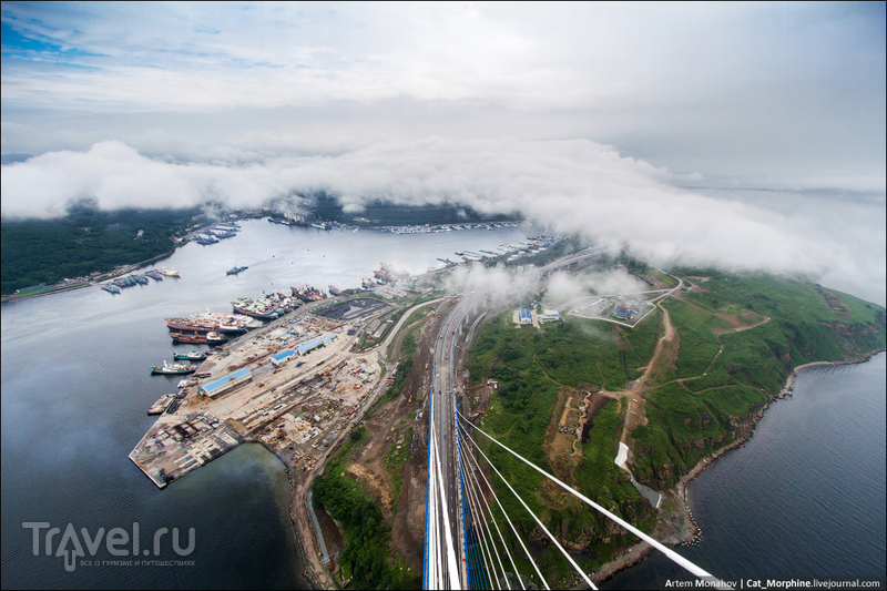 Нелегальное восхождение на самый большой в мире вантовый мост (Владивосток) / Фото из России
