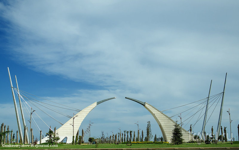 Ворота насыпного острова Хазар, Азербайджан / Фото из Азербайджана