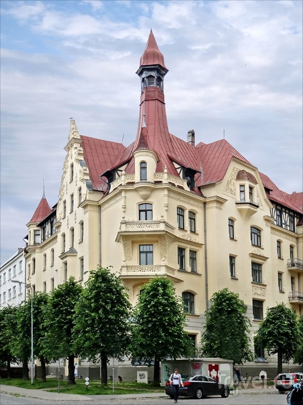 Рижский Музей ар-нуво, башня которого служит визуальной доминантой окружающей застройки, Латвия / Латвия