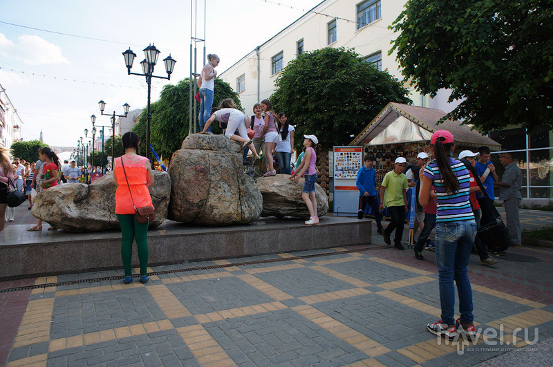 3 камня Cолнца и Любви в Чебоксарах, Россия / Фото из России