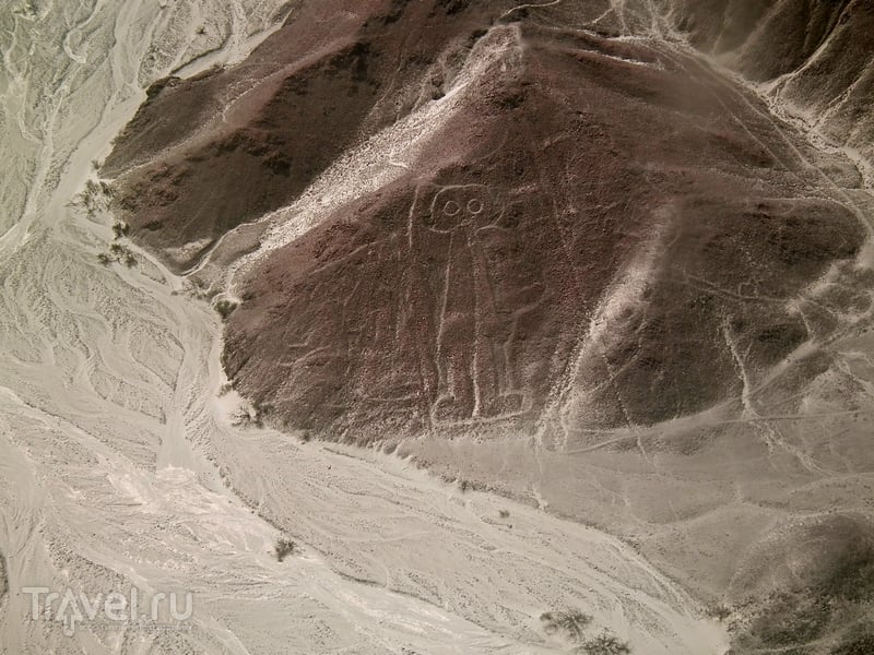 Астронавт - единственная человекообразная фигура на плато Наска в Перу / Перу