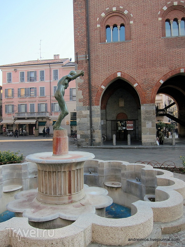 Фонтан Лягушки (Fontana delle rane) в Монце, Италия / Фото из Италии