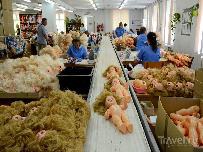 На фабрике игрушек “Весна” в Кирове, Россия / Фото из России