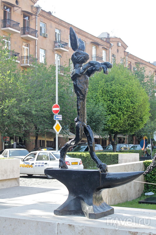 Памятники и скульптуры Еревана / Армения