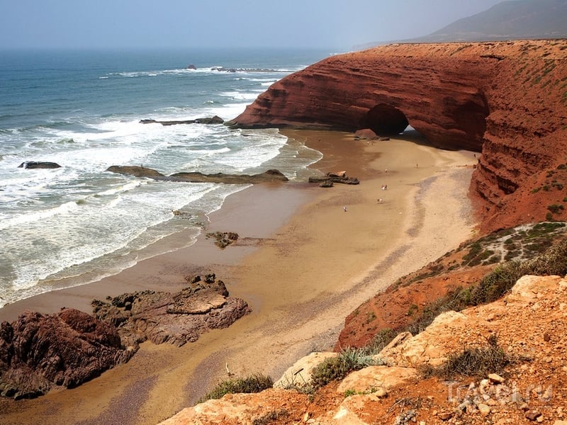 Безлюдный пляж Легзира в Марокко / Марокко