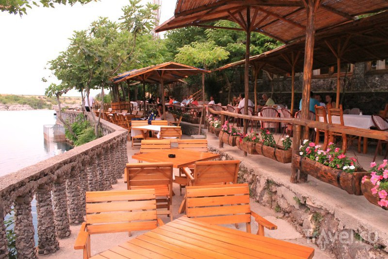 Водопад и ресторан Niagara в Черногории / Черногория