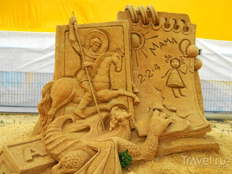 Коломенское. Выставка скульптур из песка и музей деревянного зодчества / Фото из России