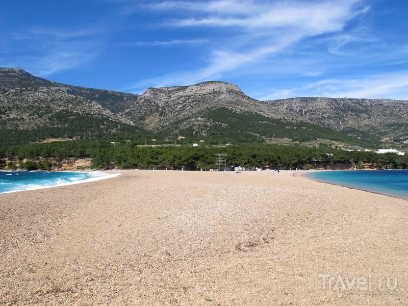 Мелкогалечный пляж Златни-Рат в Хорватии / Хорватия