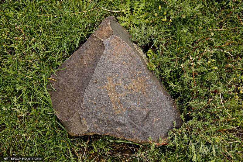Каменные бабы, петроглифы и минарет Бурана / Фото из Киргизии
