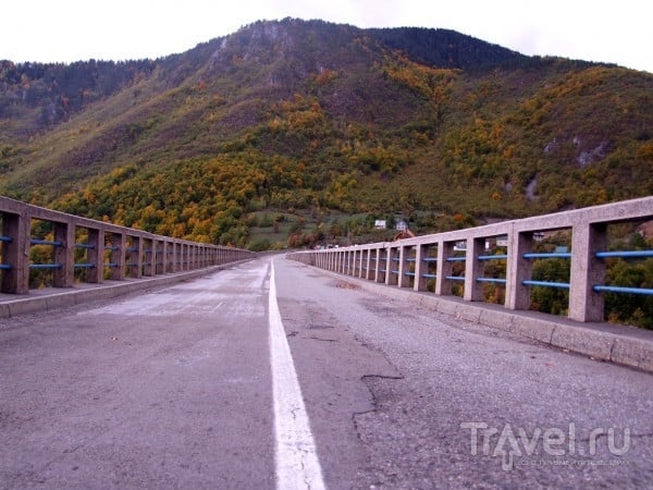 Дорогами Северной Черногории, мост Джурджевича и Чёрное Озеро / Черногория