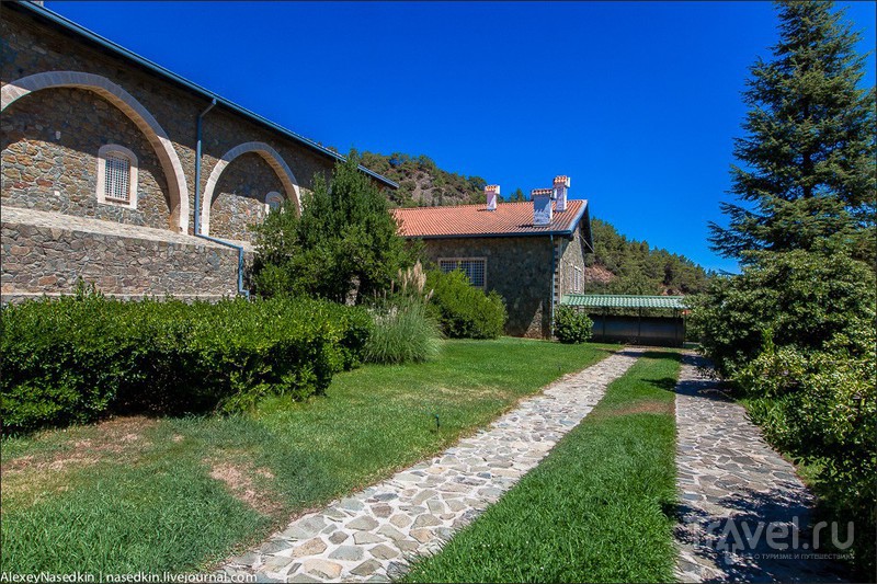 Монастырь Киккос в горах Кипра / Фото с Кипра