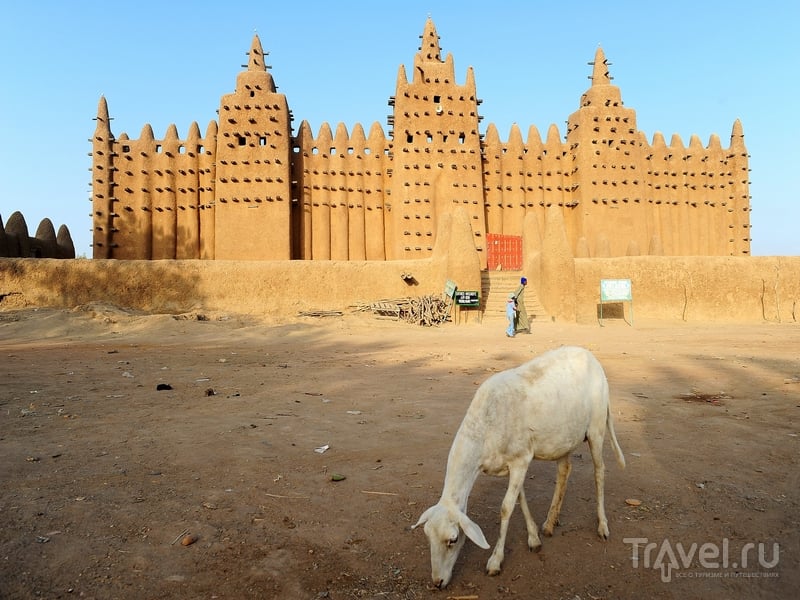 Соборная мечеть в Дженне - памятник судано-сахельского архитектурного стиля, Мали / Мали