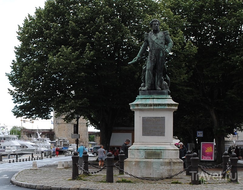 Памятник адмиралу Дюперре в Ла-Рошеле, Франция / Фото из Франции