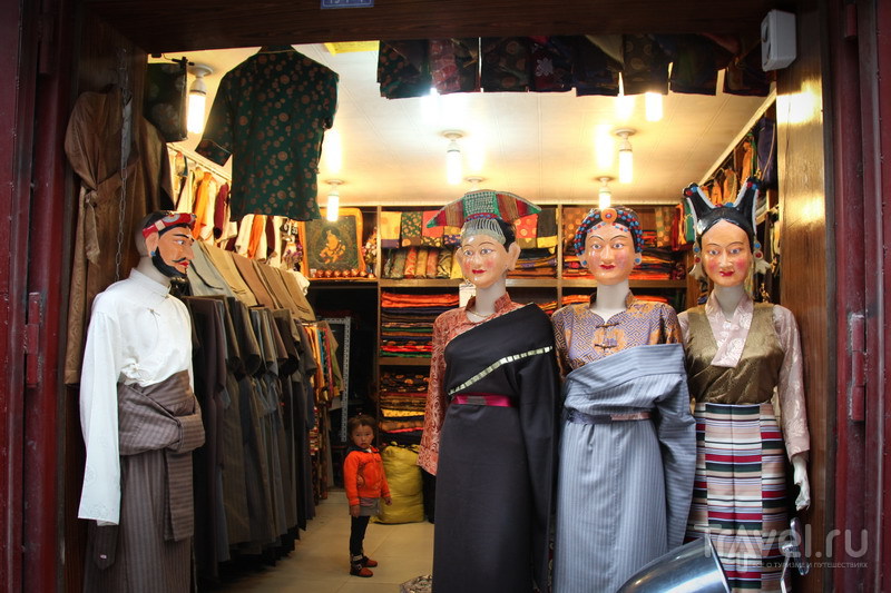 На внедорожниках в Тибет. Лхаса. Люди и манекены / Фото из Китая