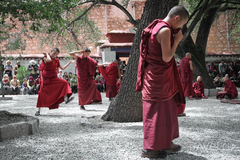 На внедорожниках в Тибет. Монастырские истории / Китай