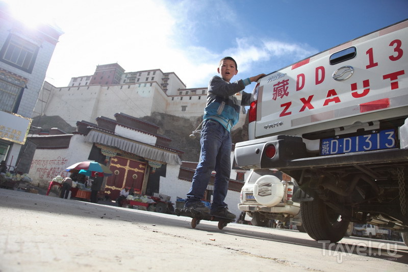 На внедорожниках в Тибет. Шигадзе, мыши и сушеные головы / Китай