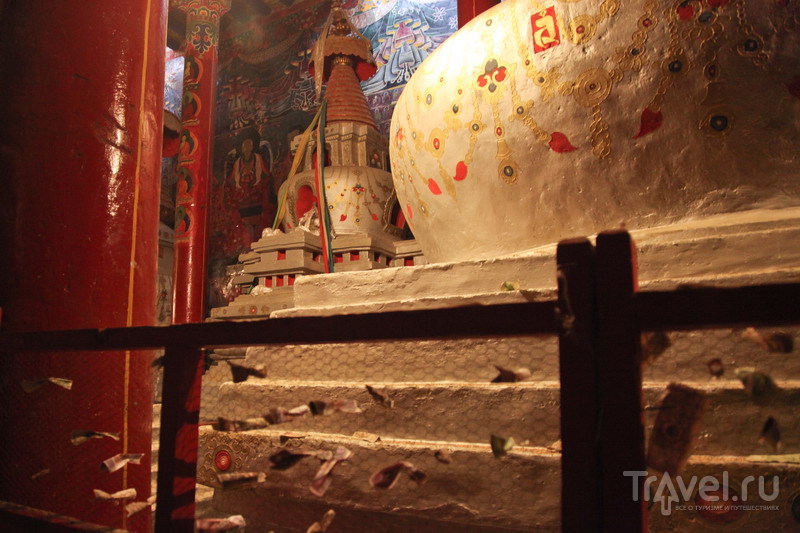 На внедорожниках в Тибет. Буддистская некромантия в Сакье / Китай