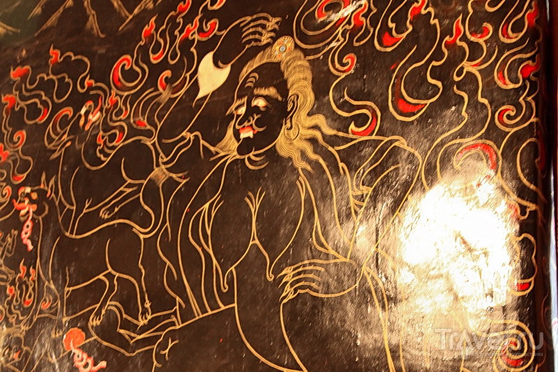На внедорожниках в Тибет. Буддистская некромантия в Сакье / Китай