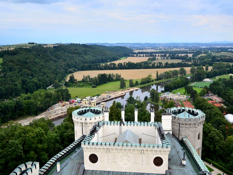 Панорамные виды долины реки Влтава, открывающиеся из башен Глубока-над-Влтавоу / Чехия