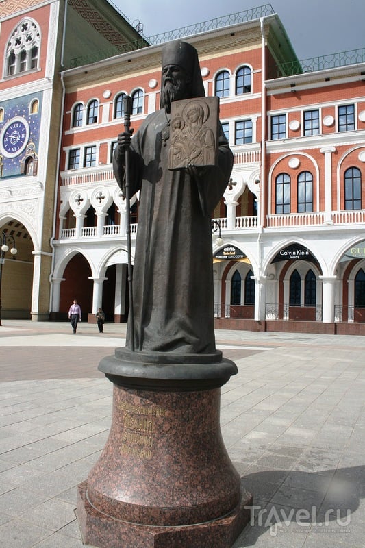 Памятник епископу Леониду в Йошкар-Оле, Россия / Фото из России