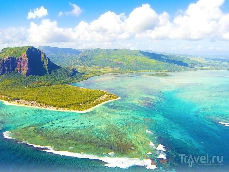 Необычные ландшафты подводного водопада образованы намывом песка и иловыми отложениями, Маврикий / Маврикий