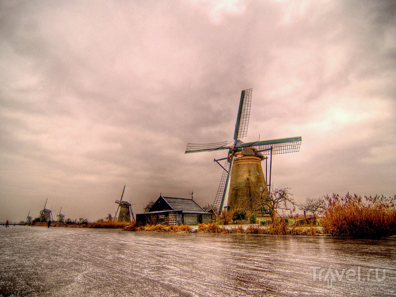 Деревня Киндердейк - одна из популярных туристических достопримечательностей Южной Голландии / Нидерланды