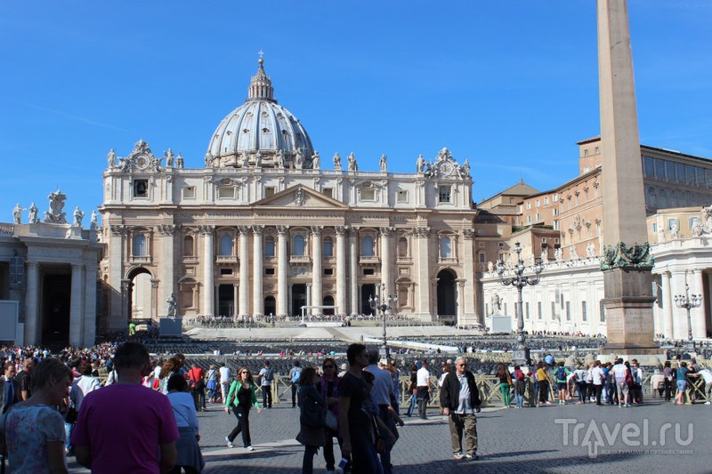Пока стоишь в очереди можно сфотографировать Собор Святого Петра / Ватикан
