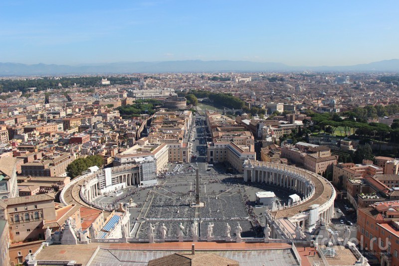 Еще один заезженный вид. Площадь св. Петра считается самой большой в Риме / Ватикан