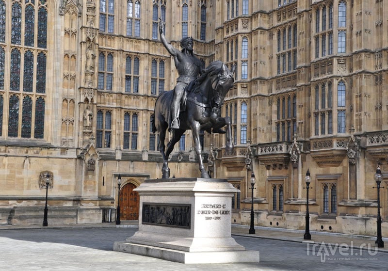 Памятник Ричарду Львиное Сердце во дворе Вестминстерского дворца в Лондоне, Великобритания / Фото из Великобритании
