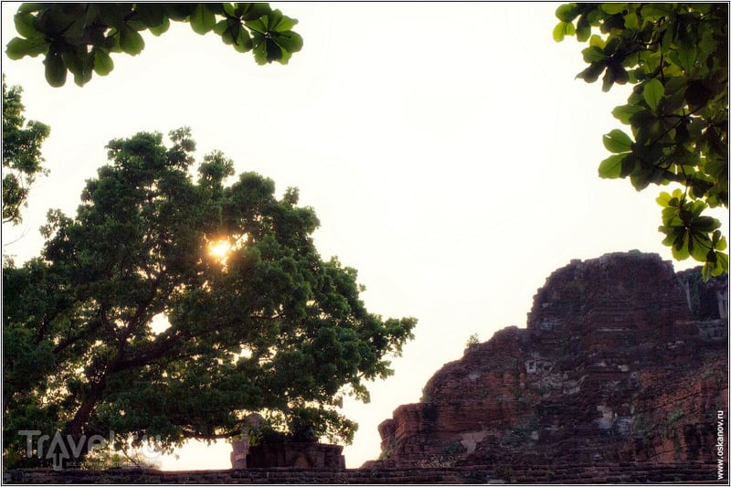 Искалеченное сердце Сиама - разрушенный главный храм / Фото из Таиланда