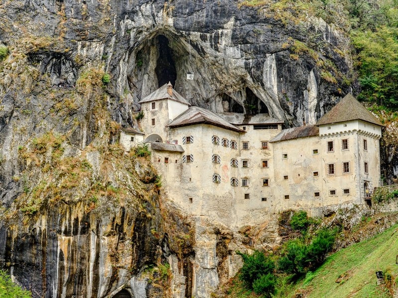 Первый камень в строительство Предямского  замка был заложен в XII веке / Словения