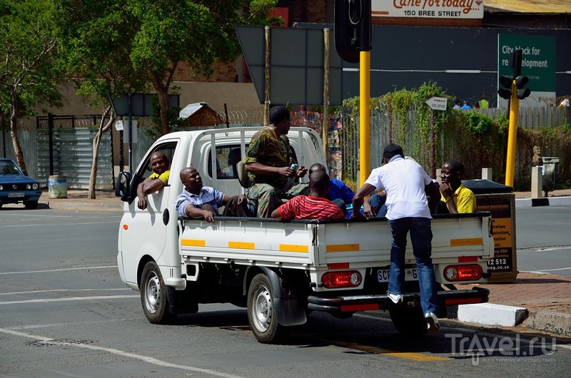 Hop On / Hop Off. По Йоханнесбургу на красном автобусе / Фото из ЮАР