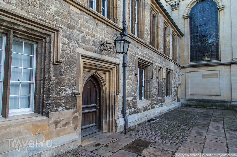 Oxford.  .    /   
