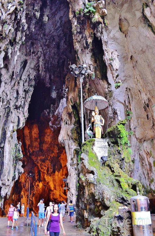 Фантастические пещеры Бату и индуистские храмы в Малайзии / Фото из Малайзии